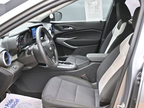 Used 2024 Chevrolet Trax LS w/ Driver Confidence Package FWD image 16