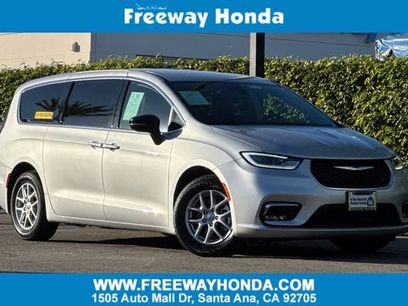 Used 2024 Chrysler Pacifica Touring-L