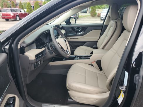 Certified 2024 Lincoln Corsair AWD w/ Equipment Group 101A image 12