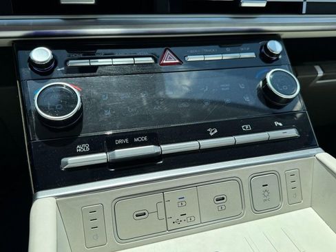 Certified 2025 Hyundai Santa Fe Calligraphy FWD image 19