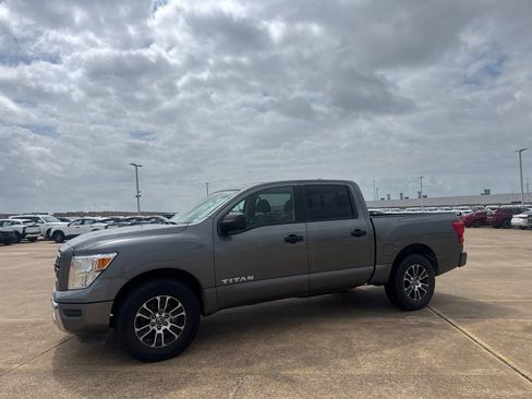 Certified 2022 Nissan Titan SV RWD image 11