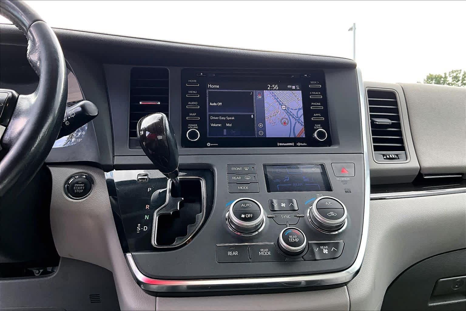 Used 2018 Toyota Sienna XLE w/ XLE Navigation Package FWD image 33