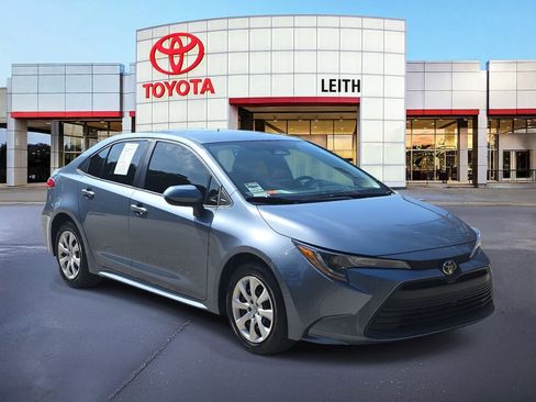 Used 2025 Toyota Corolla LE image 3