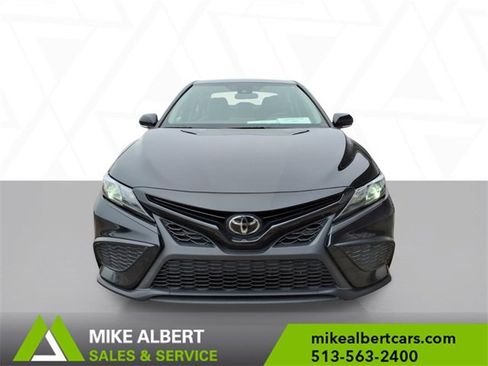 Used 2023 Toyota Camry SE image 2