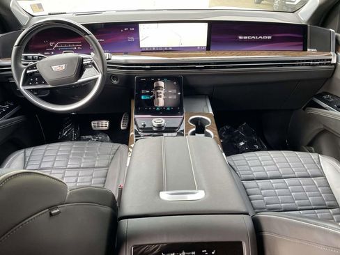 Certified 2025 Cadillac Escalade ESV Sport Platinum image 16