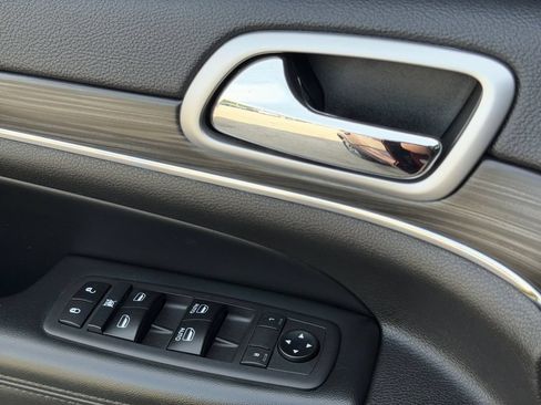 Used 2019 Jeep Grand Cherokee Limited w/ Luxury Group II AWD/4WD image 30