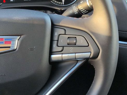 Used 2025 Cadillac XT6 Luxury image 16