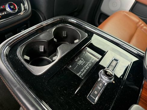 Used 2019 Lincoln Navigator Reserve AWD/4WD image 18