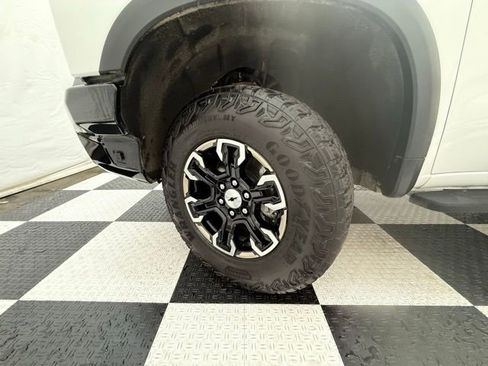 Used 2024 Chevrolet Silverado 1500 ZR2 image 10