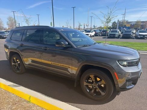 Used 2022 Jeep Grand Cherokee L Laredo image 11