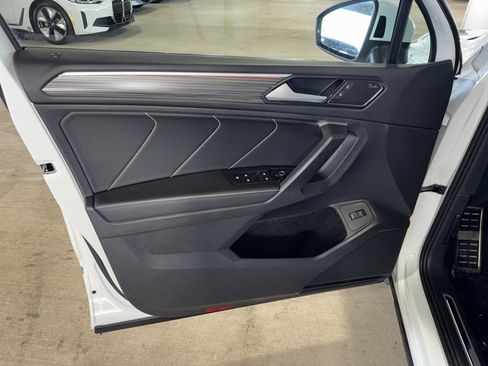 Used 2024 Volkswagen Tiguan SEL R-Line image 17