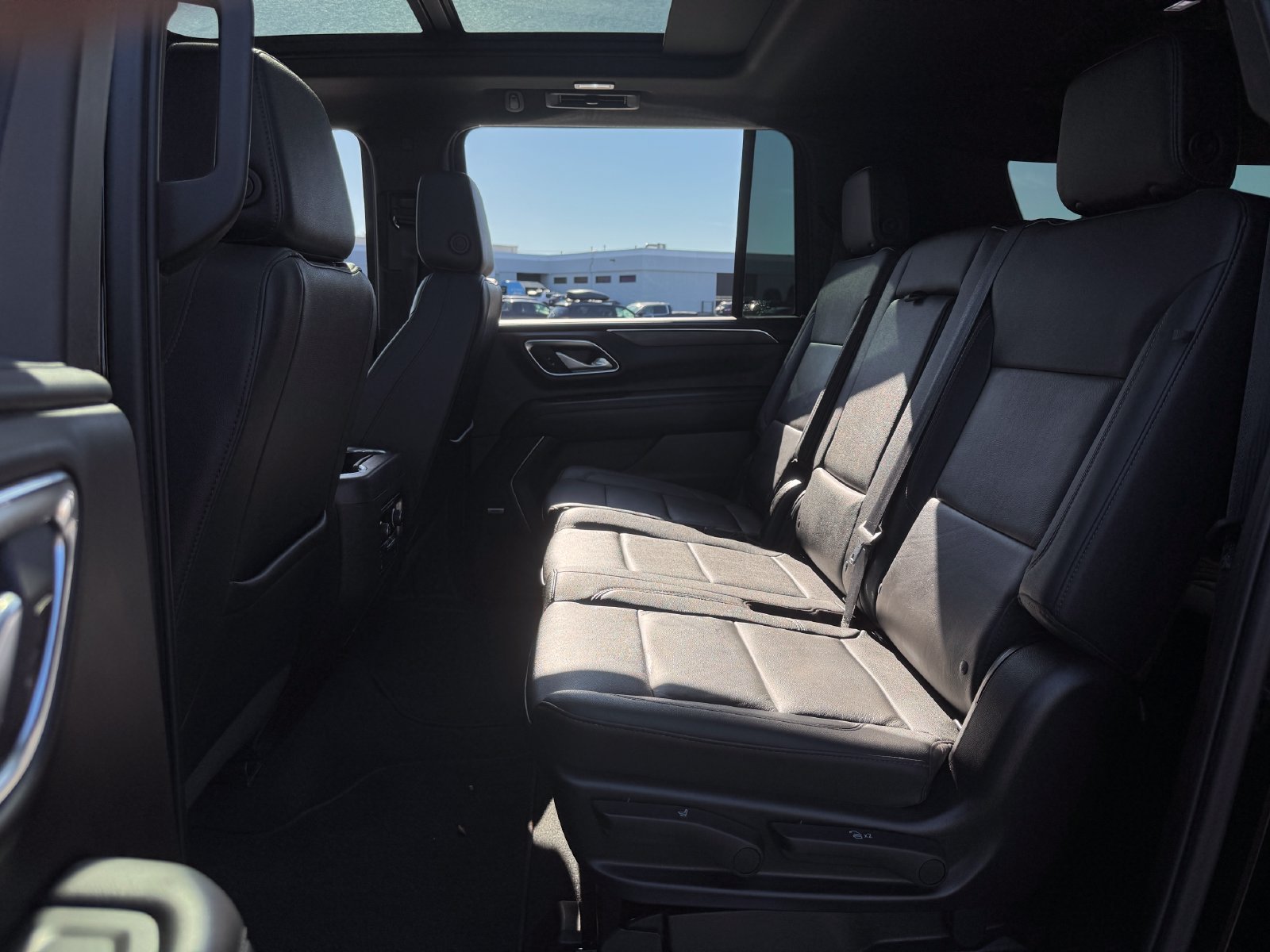 Used 2022 Chevrolet Suburban LT w/ LT Signature Plus Package AWD/4WD image 29