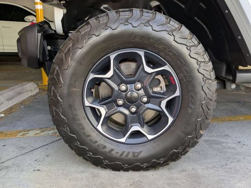 Used 2023 Jeep Wrangler Unlimited Rubicon AWD/4WD image 31