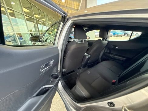 Used 2019 Toyota C-HR XLE FWD image 19