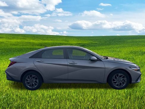 Used 2024 Hyundai Elantra SEL image 38
