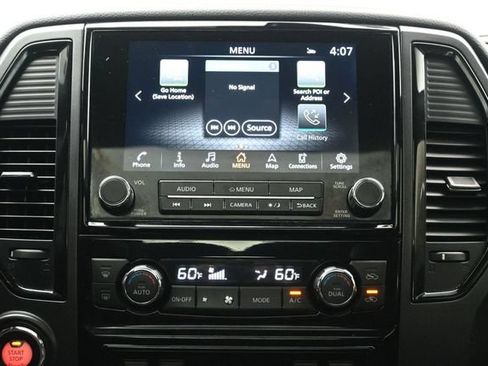 Used 2022 Nissan Titan PRO-4X w/ Pro-4x Convenience Package AWD/4WD image 17