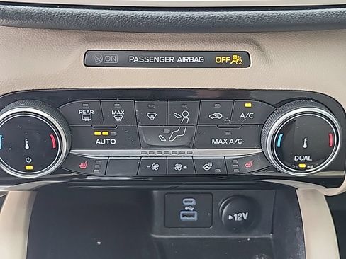 Used 2022 Ford Escape SEL w/ Technology Package FWD image 10