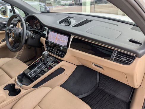 Certified 2026 Porsche Macan AWD/4WD image 25