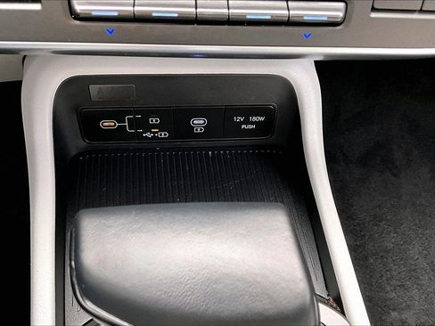 Used 2025 Hyundai Kona SEL image 17