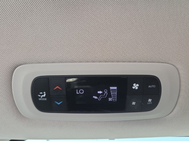 Used 2019 Chrysler Pacifica Touring-L FWD image 15
