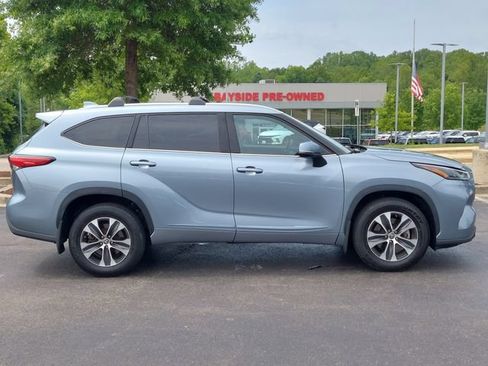 Used 2022 Toyota Highlander XLE AWD/4WD image 31