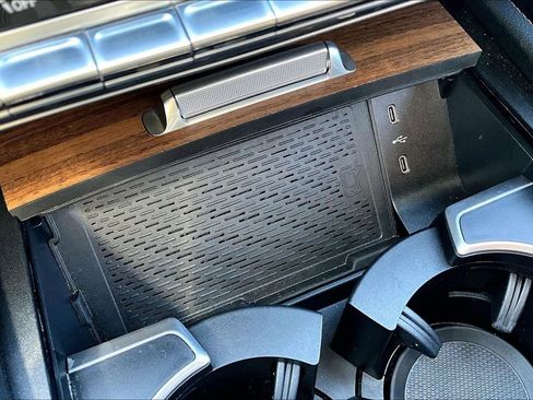 Used 2025 Mercedes-Benz GLE 350 4MATIC image 32