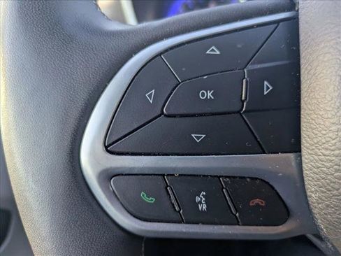 Used 2024 Chrysler Pacifica Touring-L FWD image 15