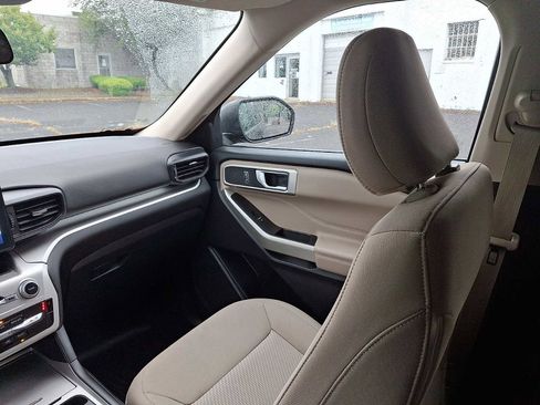 Used 2022 Ford Explorer XLT w/ Class IV Trailer Tow Package image 11