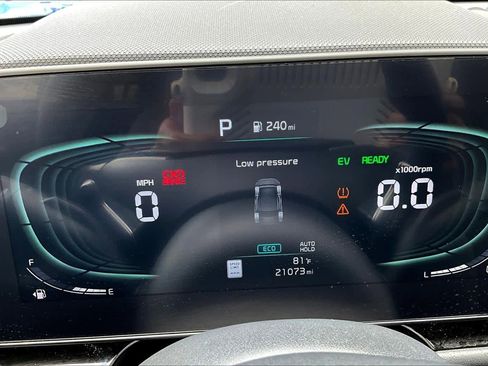 Used 2023 Kia Niro EX image 25