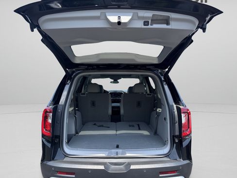 Used 2023 GMC Acadia SLT w/ Preferred Package AWD/4WD image 9