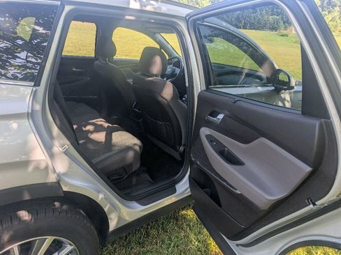 Used 2020 Hyundai Santa Fe SEL w/ Convenience Package image 26