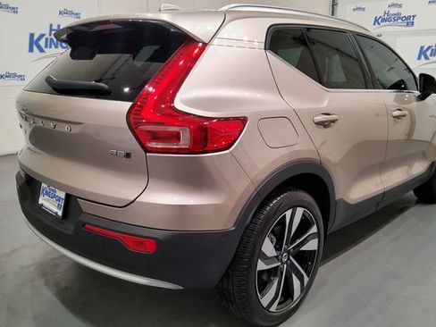 Used 2024 Volvo XC40 B5 Plus w/ Protection Package Premier AWD/4WD image 4