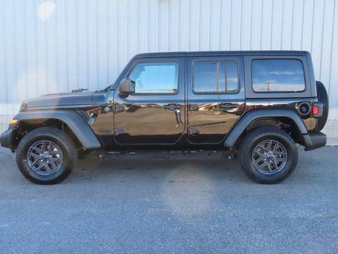 Used 2024 Jeep Wrangler Sport S image 6