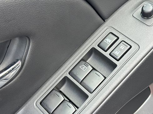 Used 2025 Nissan Frontier SV w/ SV Convenience Package image 14