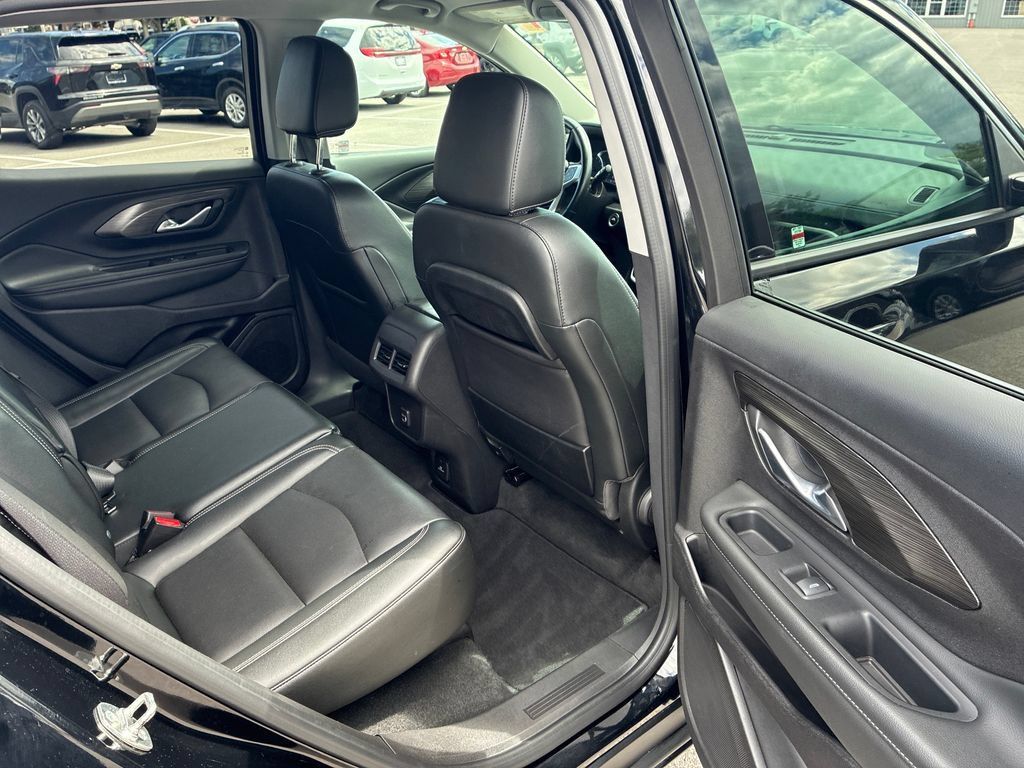 Used 2024 GMC Terrain SLT AWD/4WD image 29
