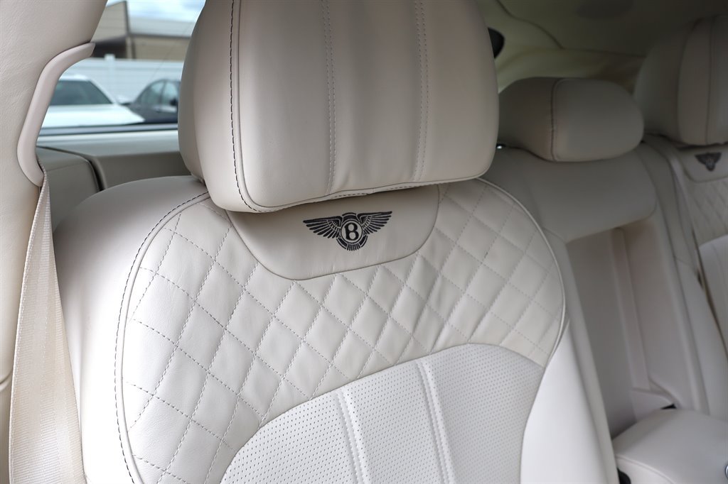 Used 2017 Bentley Bentayga AWD/4WD image 25