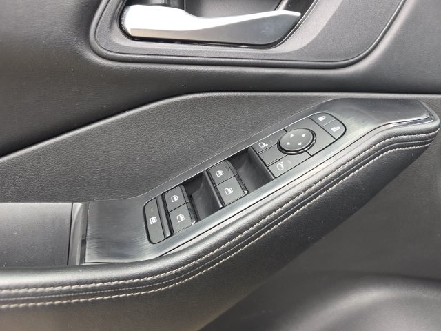 Used 2025 Nissan Rogue SV FWD image 27