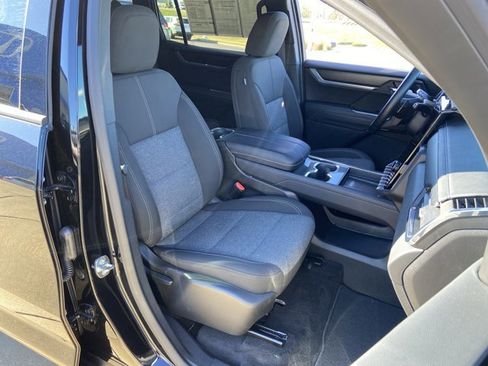 Used 2025 GMC Acadia Elevation image 19