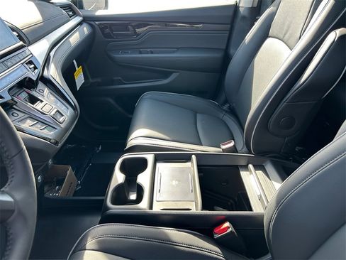 New 2026 Honda Odyssey Touring image 16
