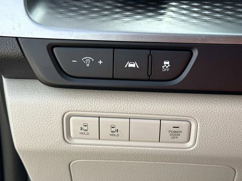 Used 2022 Kia Carnival LX FWD image 30