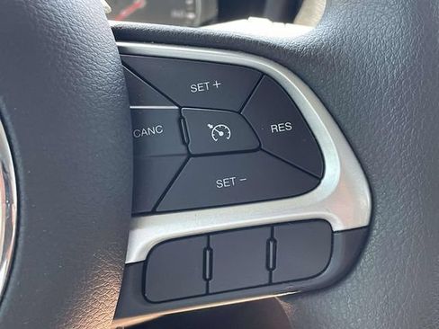 Used 2023 Jeep Renegade Latitude AWD/4WD image 35