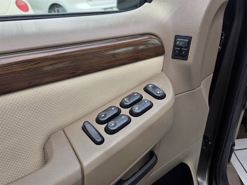 Used 2005 Ford Explorer Eddie Bauer image 11