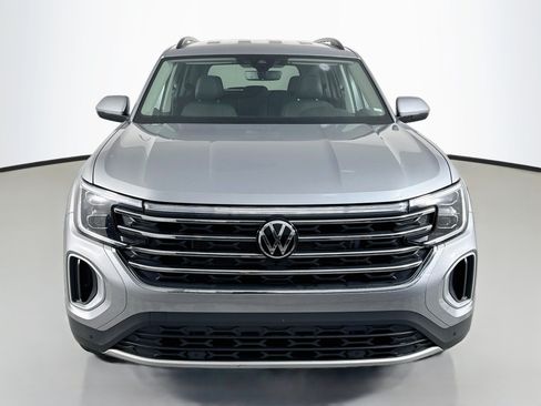 Used 2026 Volkswagen Atlas SE FWD image 2