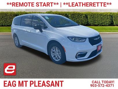 New 2026 Chrysler Pacifica Select