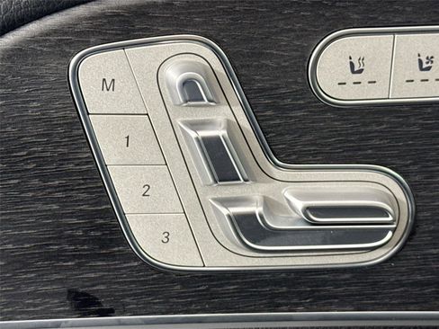 Used 2025 Mercedes-Benz GLS 450 4MATIC image 33