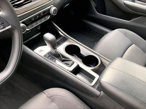 Used 2024 Nissan Altima 2.5 SV image 17