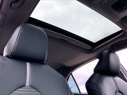 Used 2019 Toyota Camry SE FWD image 14