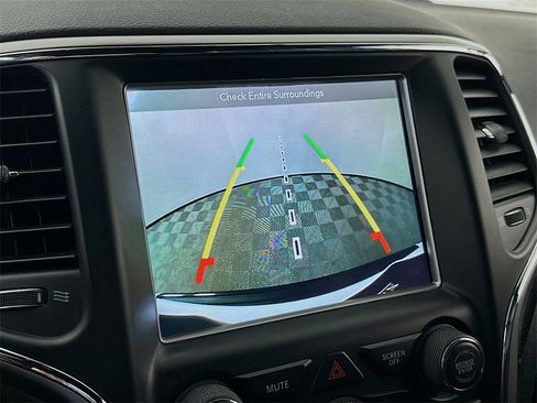 Used 2018 Jeep Grand Cherokee Altitude image 14