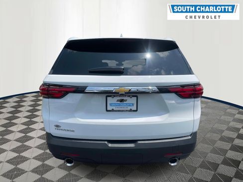 Used 2023 Chevrolet Traverse LS FWD image 5