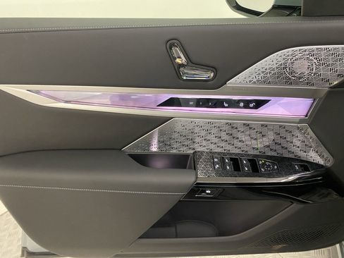 Used 2025 BMW i7 xDrive60 image 11